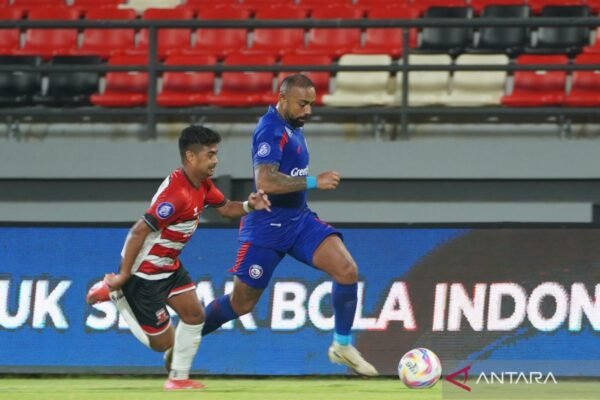 Arema FC Bersiap 200 Persen untuk Merebut Tiga Poin dari Persebaya Arema FC Bersiap 200 Persen untuk Merebut Tiga Poin dari Persebaya