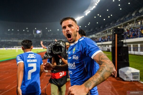 Standings Liga 1: Persib Mendekati Gelar Juara, Persija Jatuh dari Posisi Empat Besar Standings Liga 1: Persib Mendekati Gelar Juara, Persija Jatuh dari Posisi Empat Besar