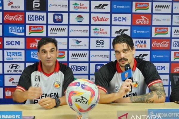 Pelatih Carlos Almeida Berikan Dukungan kepada Pemain Semen Padang Tanpa Beban