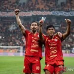 Berikut adalah beberapa alternatif judul untuk artikel mengenai jadwal pertandingan Persija di bulan Agustus:

1. "Persija Hadapi Empat Pertandingan Krusial di Bulan Agustus: Simak Jadwalnya!"
2. "Bulan Agustus: Empat Duel Menarik Menanti Persija, Inilah Jadwalnya"
3. "Jadwal Agustus: Persija Siap Bertarung di Empat Laga Penting!"
4. "Empat Laga Menentukan di Agustus untuk Persija: Yuk, Cek Jadwalnya!"
5. "Persija Berhadapan dengan Empat Tim Besar di Agustus, Berikut Rincian Jadwalnya"

Silakan pilih salah satu atau gunakan sebagai inspirasi untuk judul yang Anda inginkan!