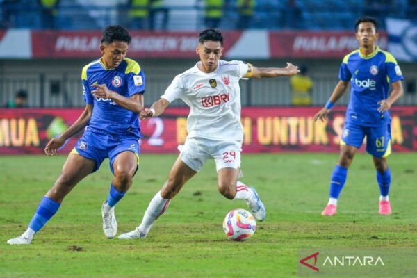 Arema Menghadapi Tiga Tim Promosi Sekaligus di Bulan Agustus Arema Menghadapi Tiga Tim Promosi Sekaligus di Bulan Agustus