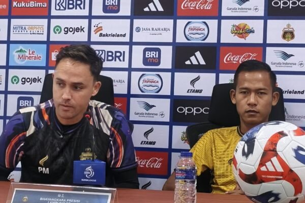 Paul Munster Ingatkan Pemain untuk Fokus dan Waspada Hadapi Persis Solo
