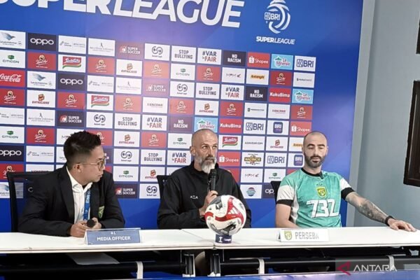 Persebaya Mencari Pengganti Rivera untuk Pertandingan Melawan Semen Padang
