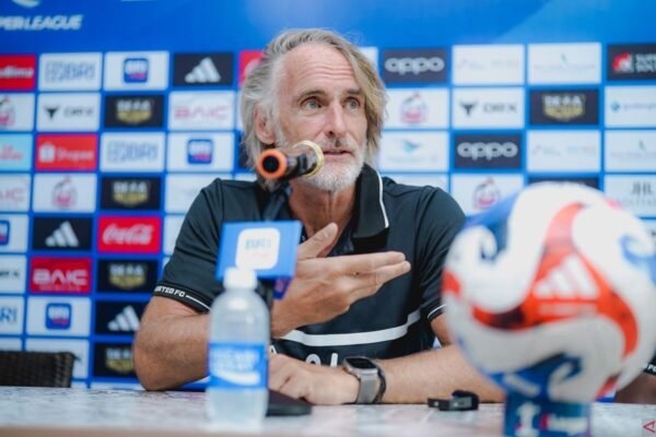 Tentu! Sebuah alternatif judul untuk "Jan Olde: Keseimbangan Jadi Kunci Pertandingan Dewa Lawan Persija" bisa menjadi:

"Jan Olde: Keseimbangan Menjadi Faktor Penentu dalam Duel Dewa vs Persija" 

atau 

"Jan Olde: Keseimbangan sebagai Kunci Sukses dalam Pertandingan Dewa Melawan Persija" 

Jika Anda memiliki preferensi atau arah tertentu, silakan beri tahu!