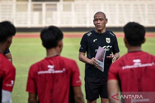 Berikut beberapa alternatif judul yang dapat digunakan untuk artikel mengenai Nova minta pemainnya introspeksi sebelum berlaga di Piala Dunia U-17:

1. "Nova Dorong Pemain untuk Refleksi Diri Sebelum Piala Dunia U-17"
2. "Pentingnya Introspeksi: Pesan Nova untuk Tim Jelang Piala Dunia U-17"
3. "Sebelum Piala Dunia U-17: Nova Ingin Pemainnya Merenungi Persiapan"
4. "Nova Minta Pemain U-17 untuk Lakukan Introspeksi Sebelum Bertanding"
5. "Refleksi Diri: Nasihat Nova untuk Pemain Jelang Piala Dunia U-17"
6. "Persiapan Mental: Nova Minta Tim Introspeksi Sebelum Piala Dunia U-17"
7. "Jelang Piala Dunia U-17: Nova Tekankan Pentingnya Introspeksi bagi Pemain"

Silakan pilih salah satu atau gunakan sebagai inspirasi!